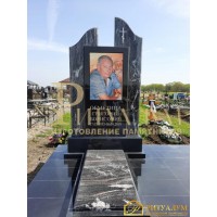 Памятник мужчине на могилу в Отрадной