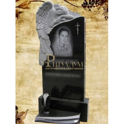 Памятник резной из гранита ЧПУ «Скорбящий с розами» — ritualum.ru